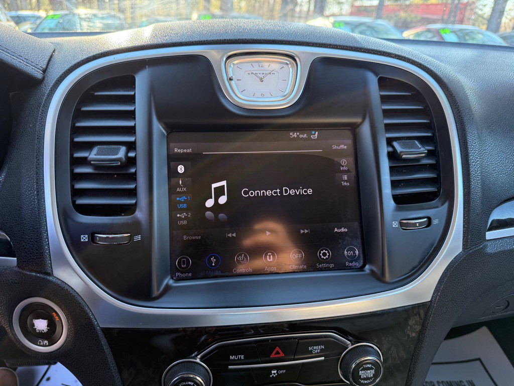 2018 Chrysler 300 Image 22