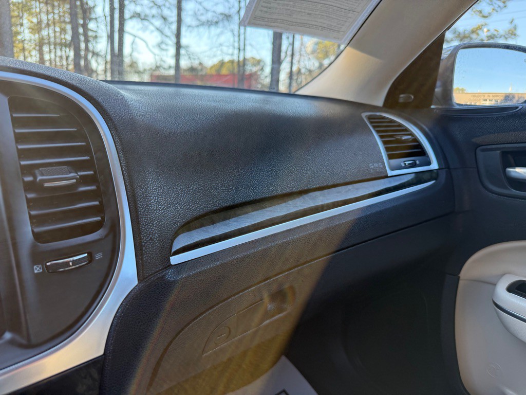 2018 Chrysler 300 Image 26