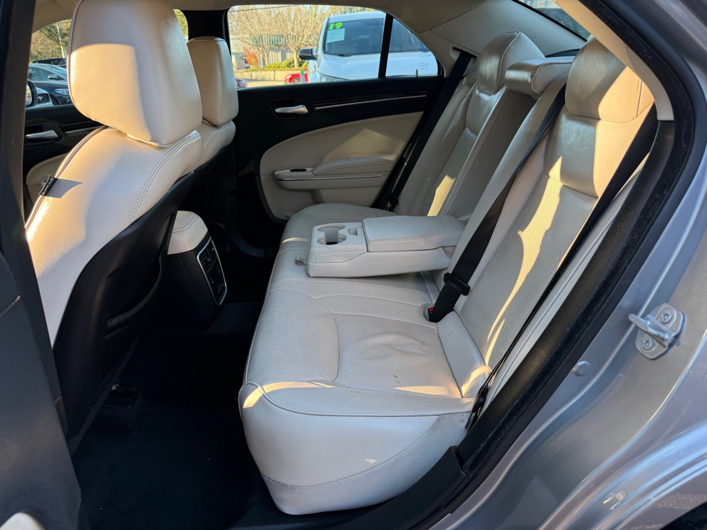 2018 Chrysler 300 Image 29