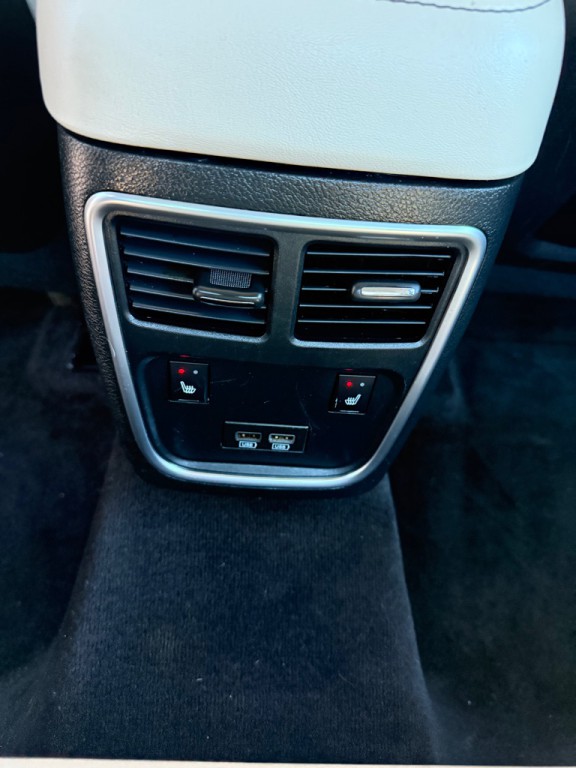 2018 Chrysler 300 Image 30