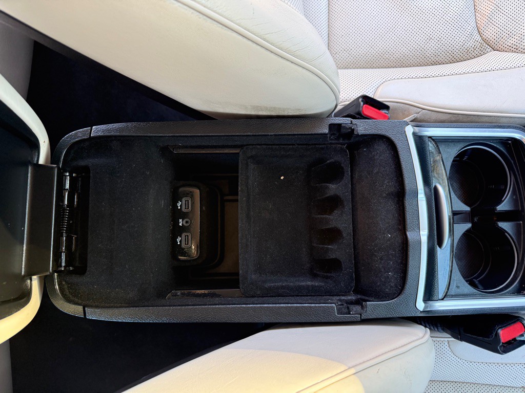 2018 Chrysler 300 Image 36