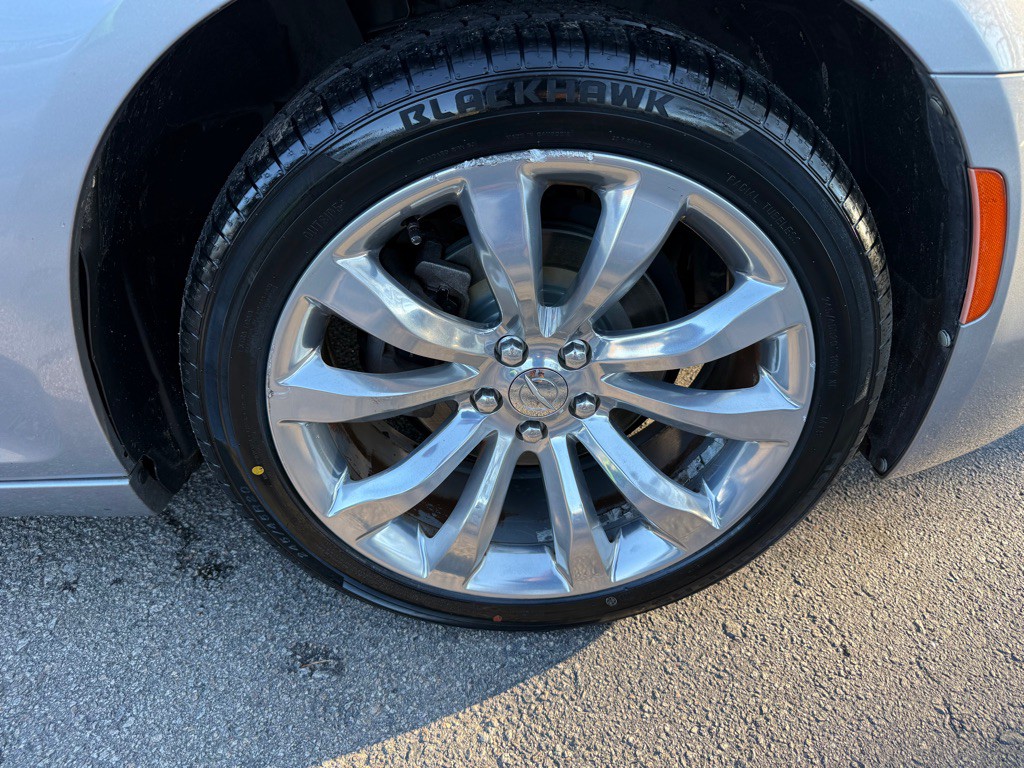 2018 Chrysler 300 Image 40