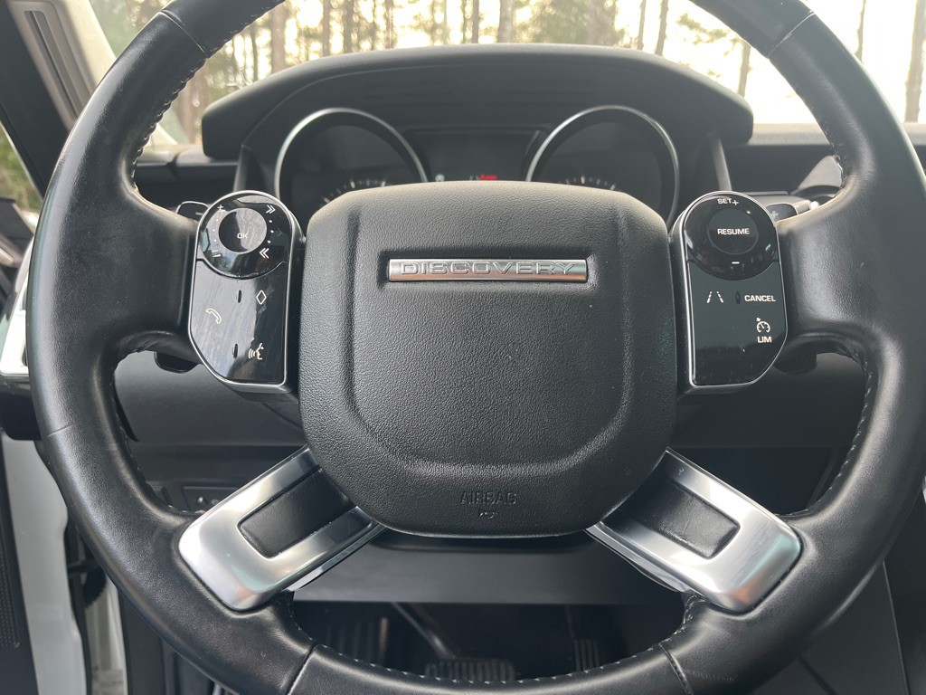 2020 Land Rover Discovery Image 15