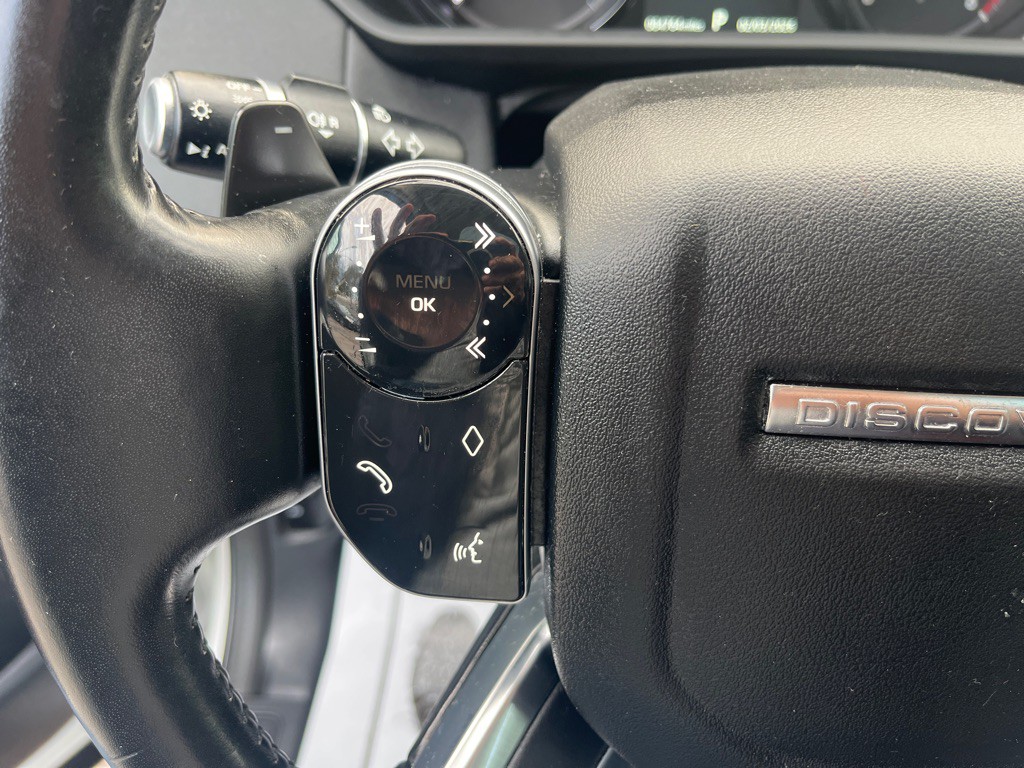 2020 Land Rover Discovery Image 16