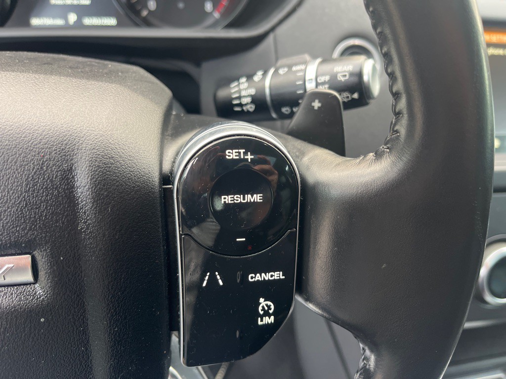 2020 Land Rover Discovery Image 17