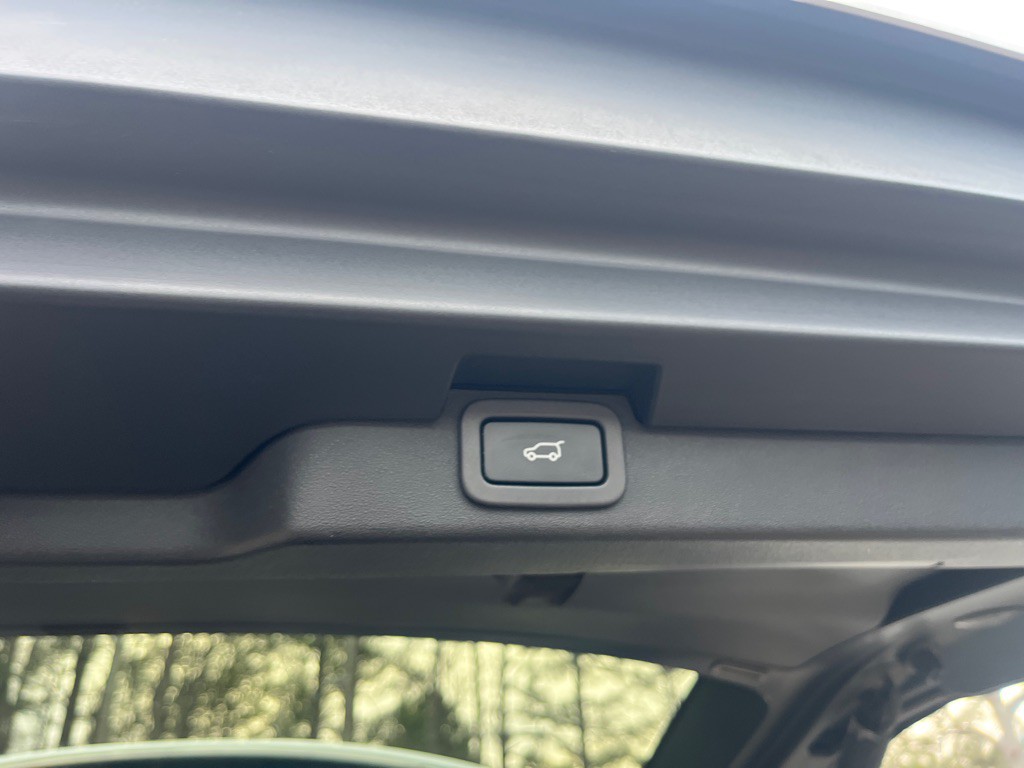 2020 Land Rover Discovery Image 30