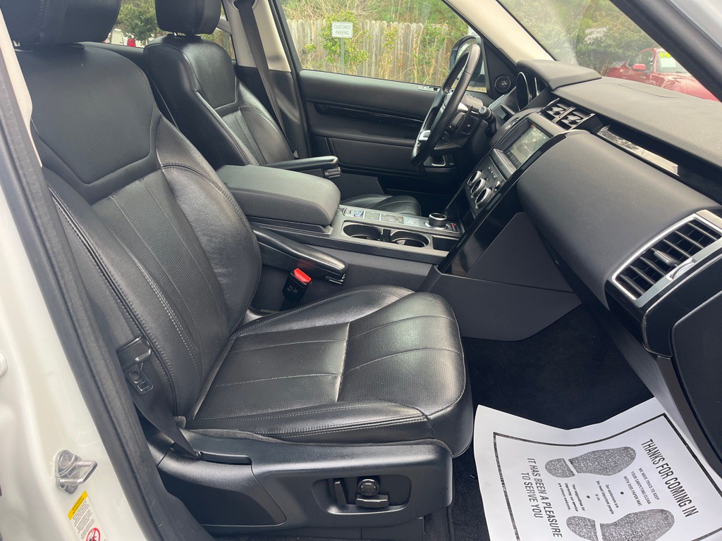 2020 Land Rover Discovery Image 31