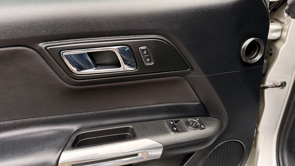 2017 Ford Mustang Image 12