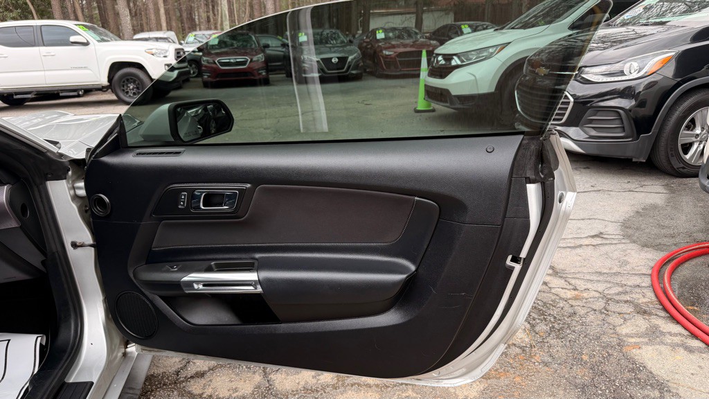 2017 Ford Mustang Image 29