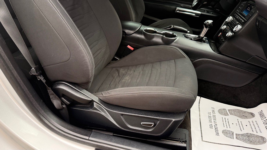 2017 Ford Mustang Image 30