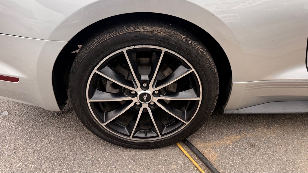 2017 Ford Mustang Image 35