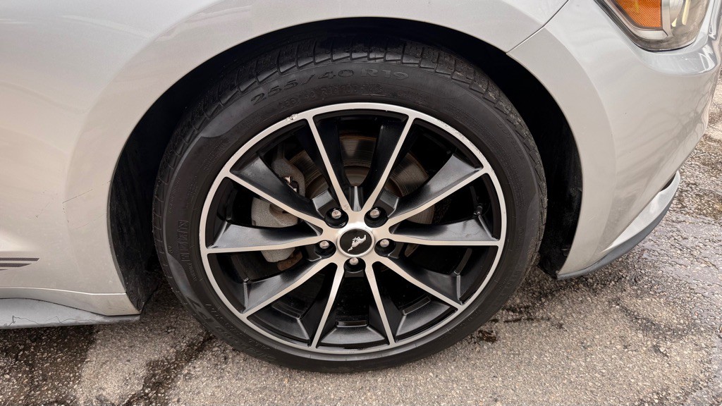 2017 Ford Mustang Image 36