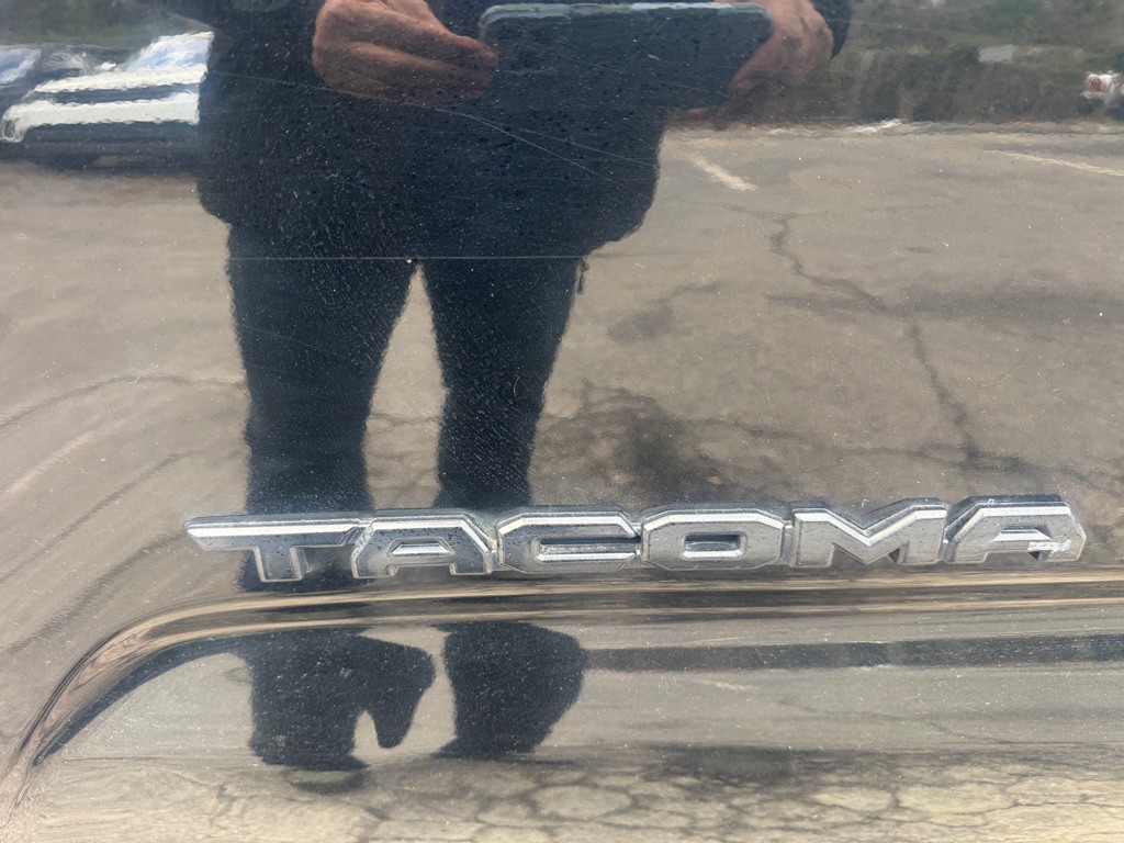 2021 Toyota Tacoma Image 12