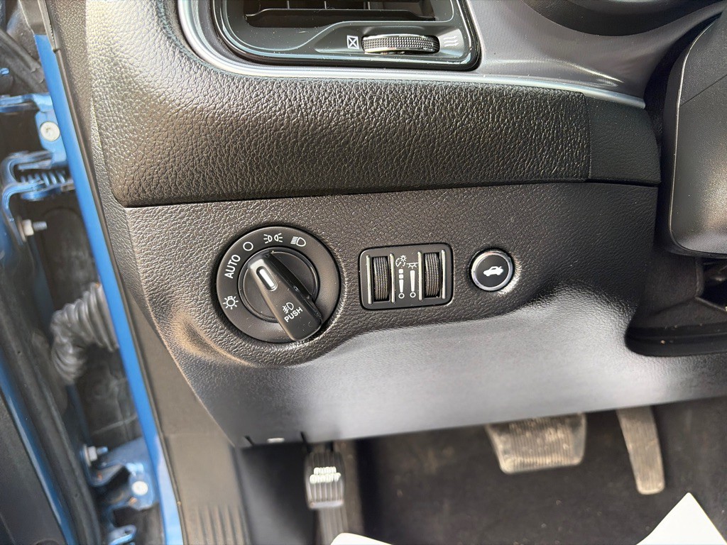 2021 Dodge Challenger Image 25