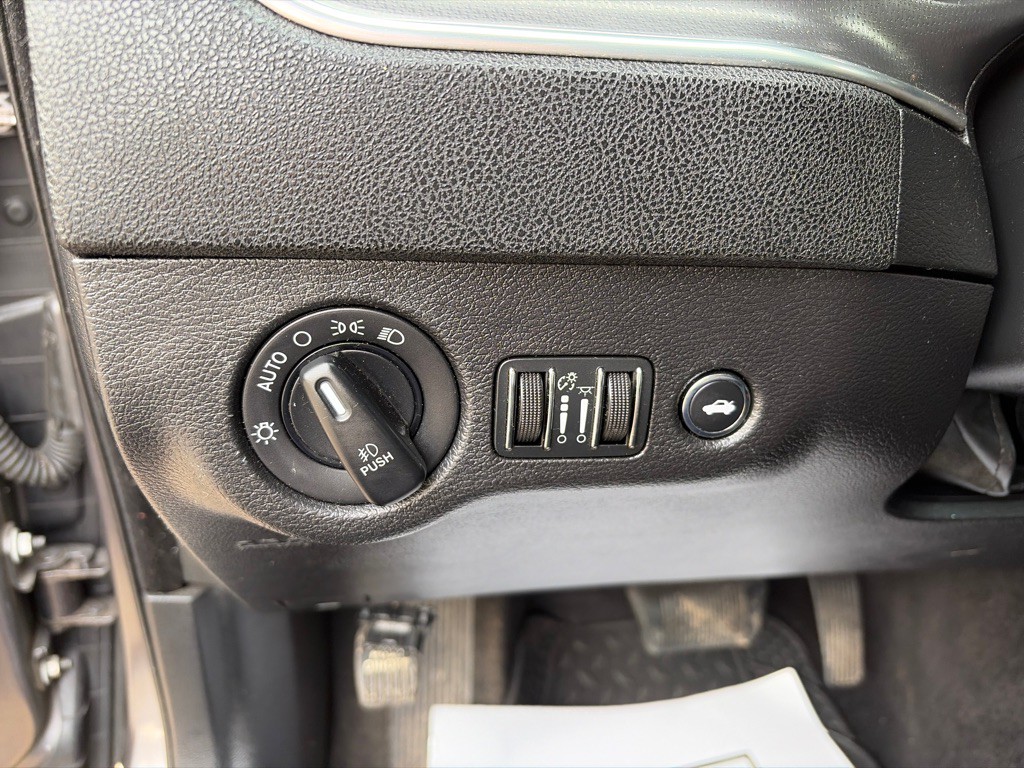 2013 Dodge Charger Image 21