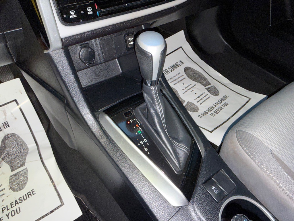 2017 Toyota Corolla Image 18