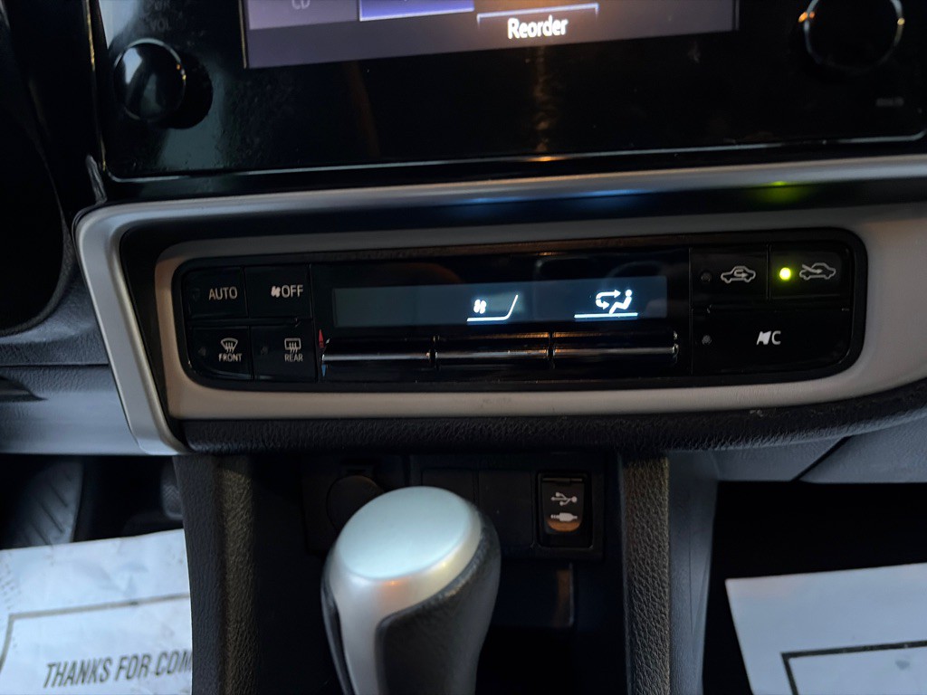 2017 Toyota Corolla Image 21