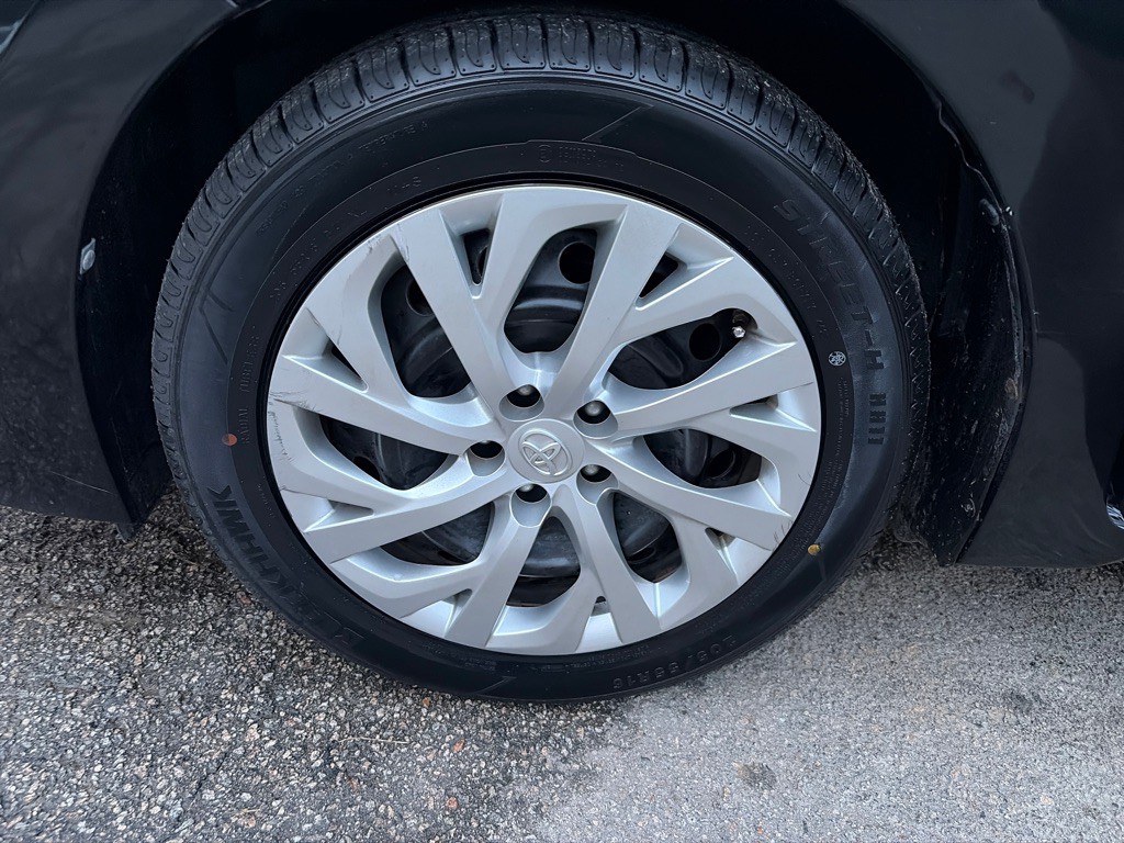 2017 Toyota Corolla Image 29