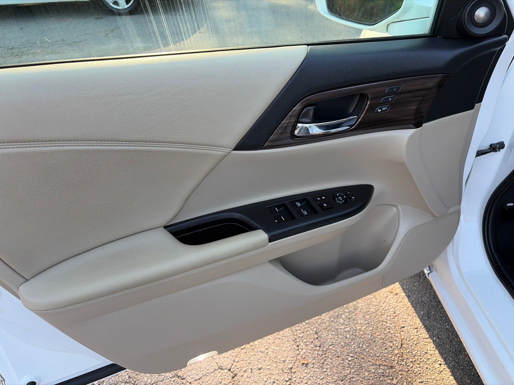 2016 Honda Accord Image 9