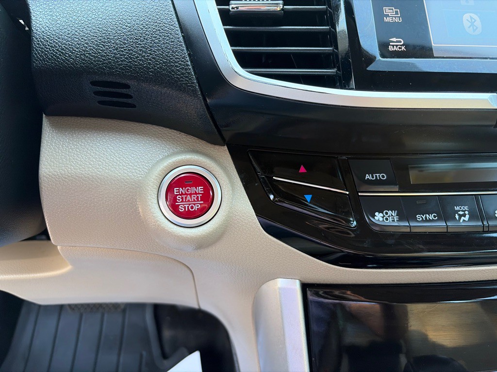 2016 Honda Accord Image 17