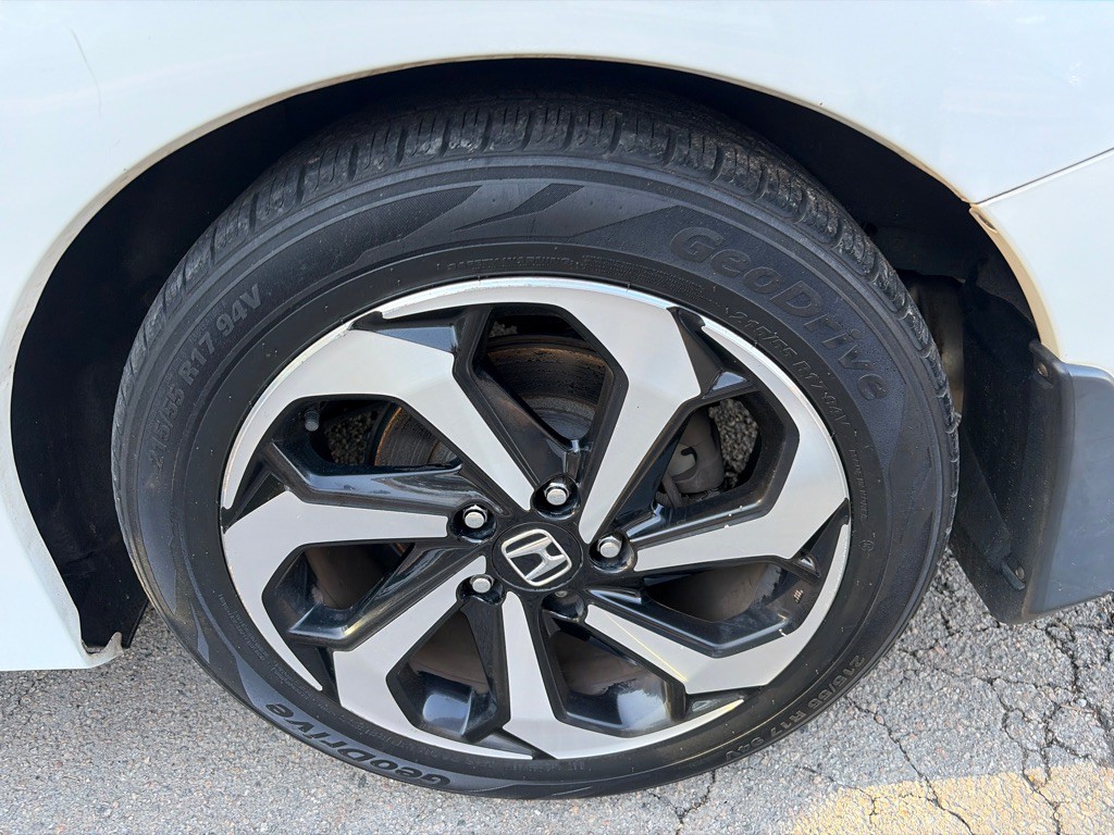 2016 Honda Accord Image 25