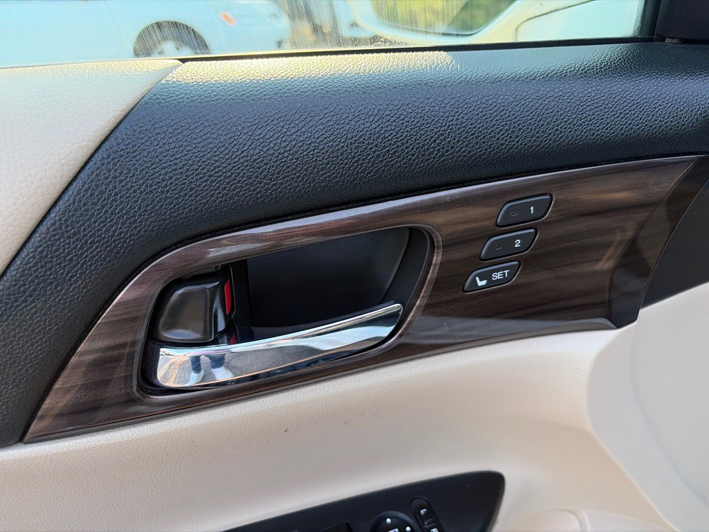 2016 Honda Accord Image 28