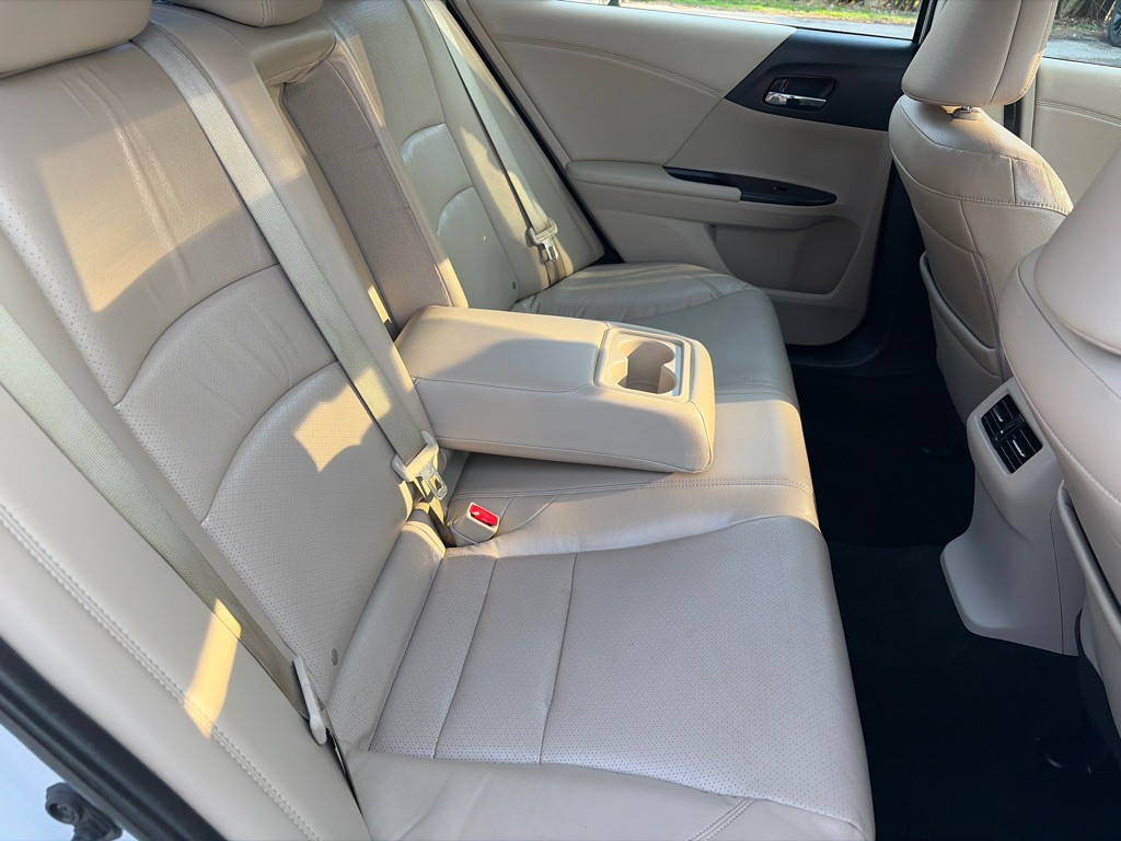 2016 Honda Accord Image 32