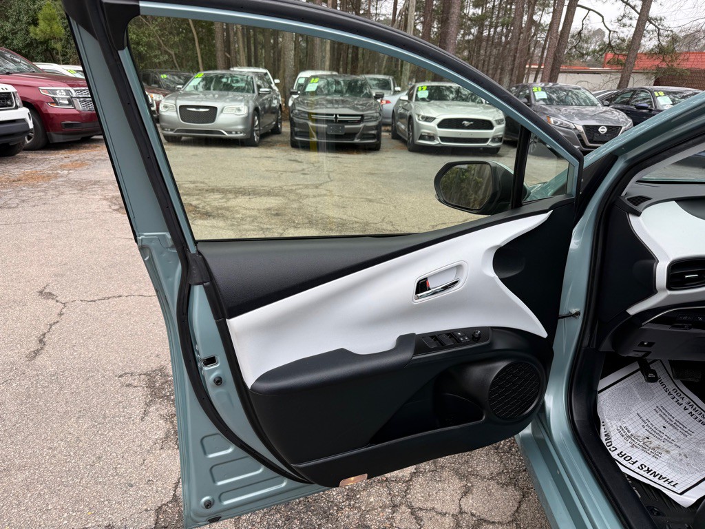 2021 Toyota Prius Image 12