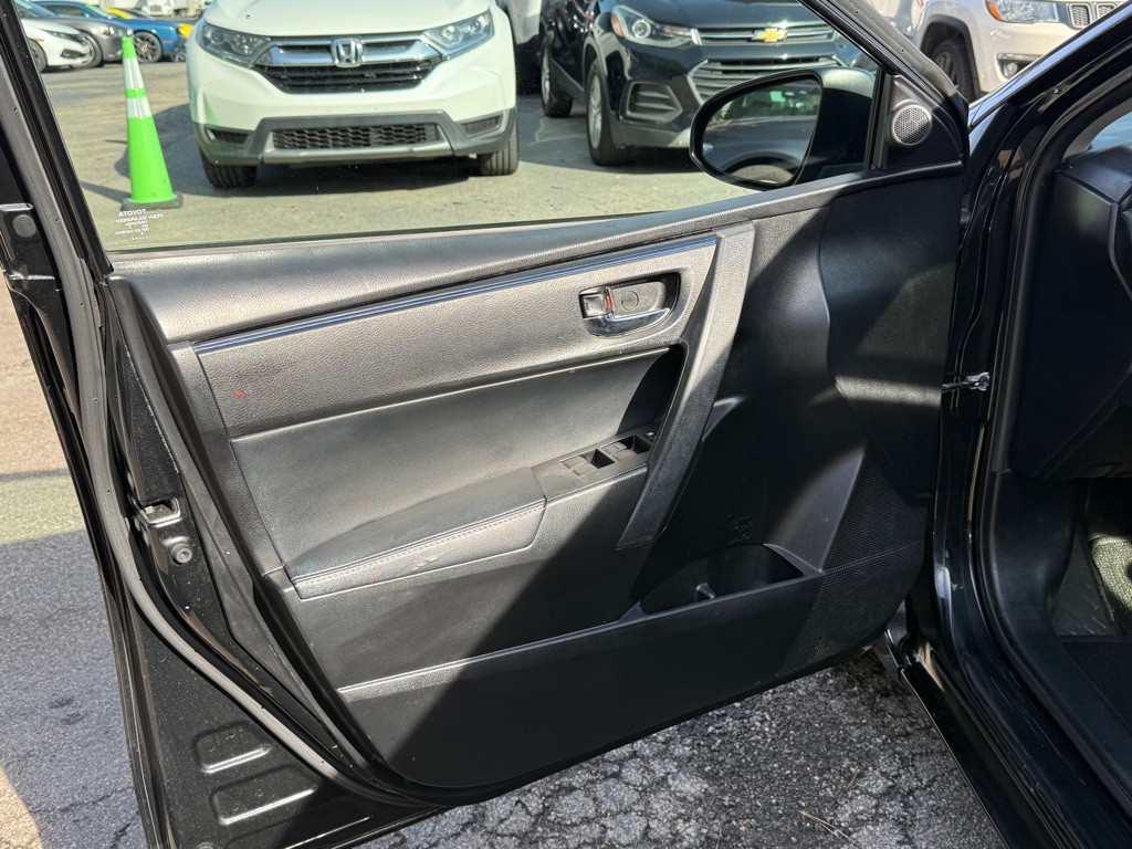 2017 Toyota Corolla Image 11