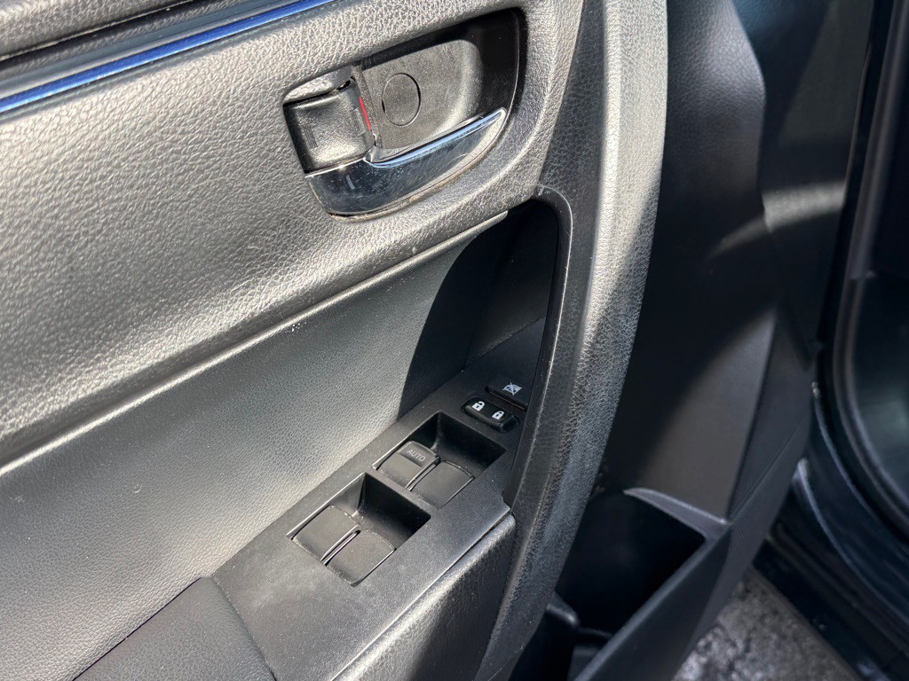 2017 Toyota Corolla Image 12