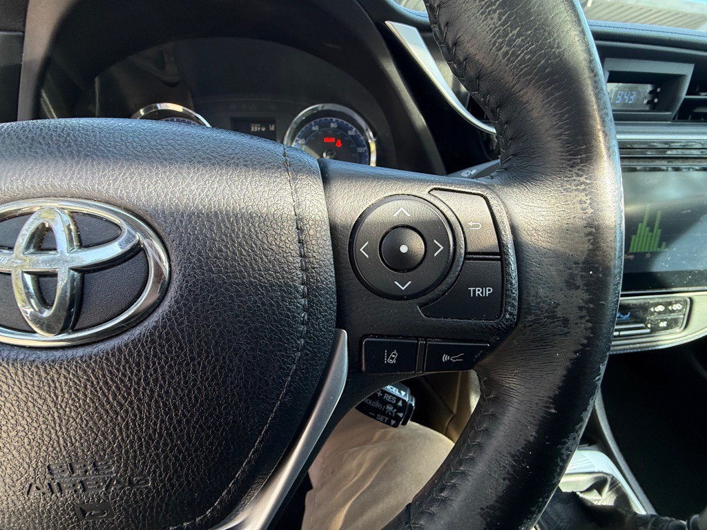 2017 Toyota Corolla Image 22