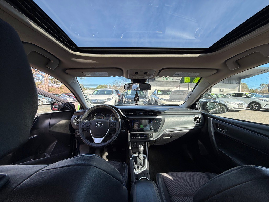 2017 Toyota Corolla Image 28