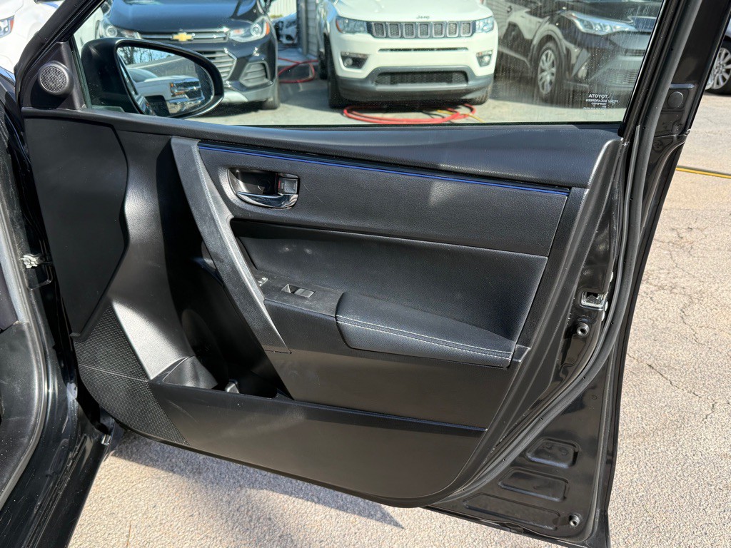 2017 Toyota Corolla Image 34