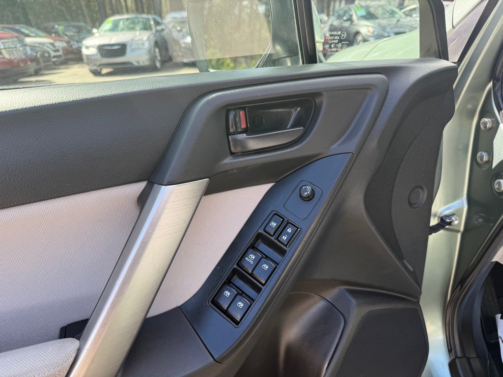 2015 Subaru Forester Image 11