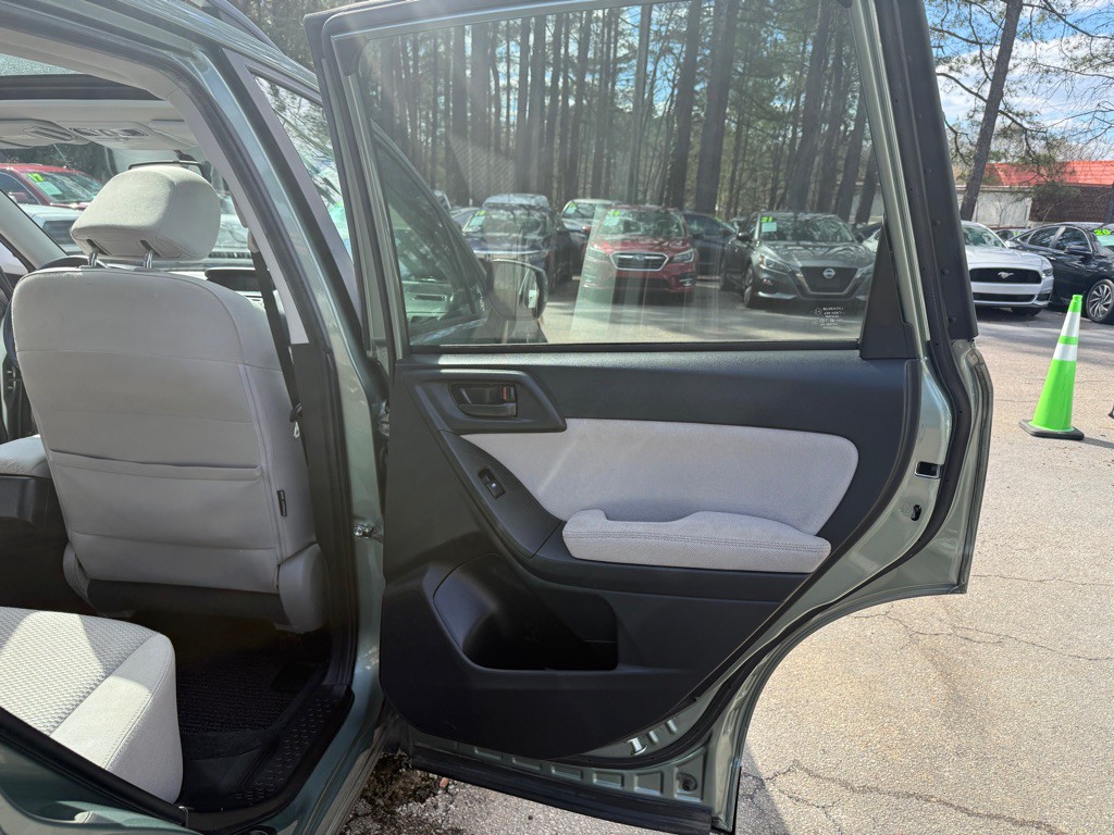 2015 Subaru Forester Image 32