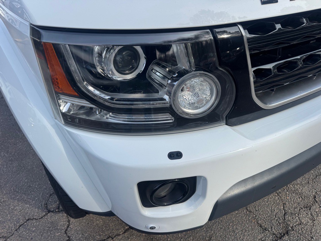 2015 Land Rover LR4 Image 9