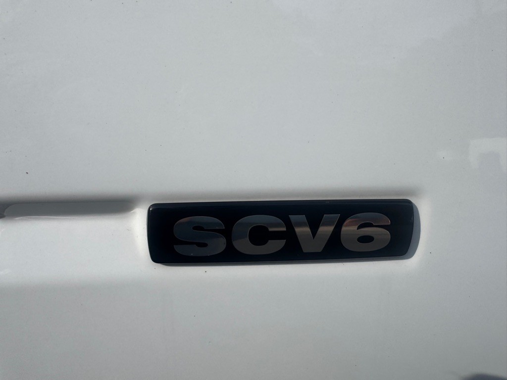 2015 Land Rover LR4 Image 12