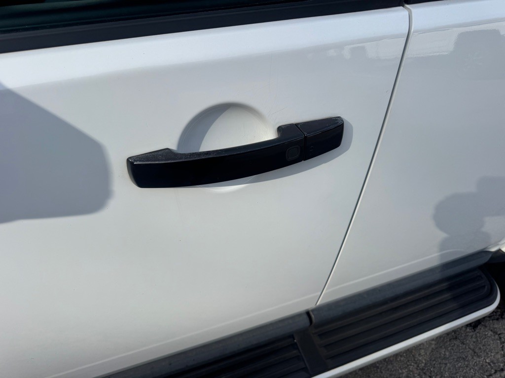 2015 Land Rover LR4 Image 13