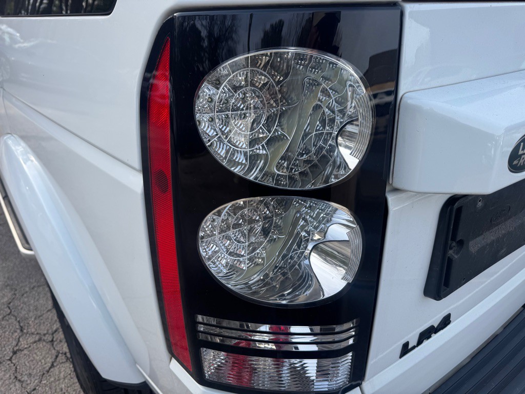 2015 Land Rover LR4 Image 14