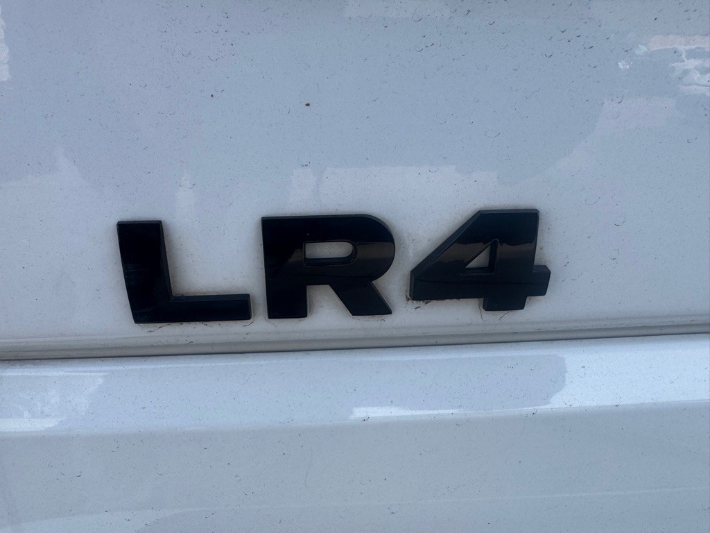 2015 Land Rover LR4 Image 15