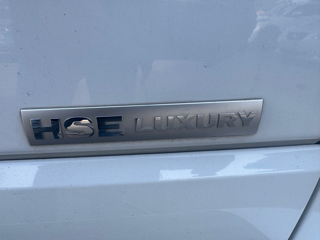 2015 Land Rover LR4 Image 16