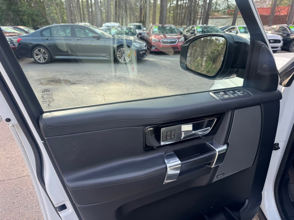2015 Land Rover LR4 Image 18