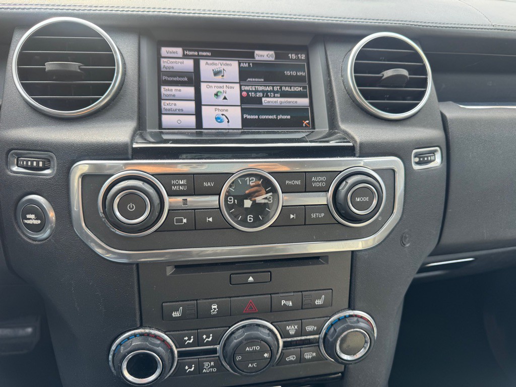 2015 Land Rover LR4 Image 19