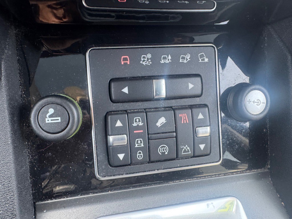 2015 Land Rover LR4 Image 22