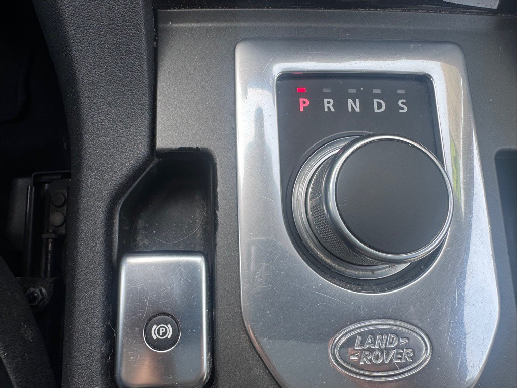 2015 Land Rover LR4 Image 23