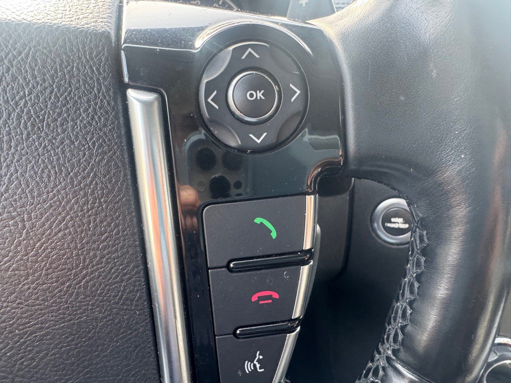 2015 Land Rover LR4 Image 25