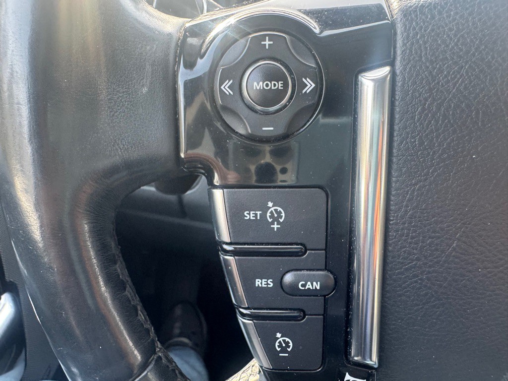 2015 Land Rover LR4 Image 26