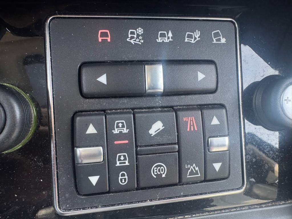 2015 Land Rover LR4 Image 29