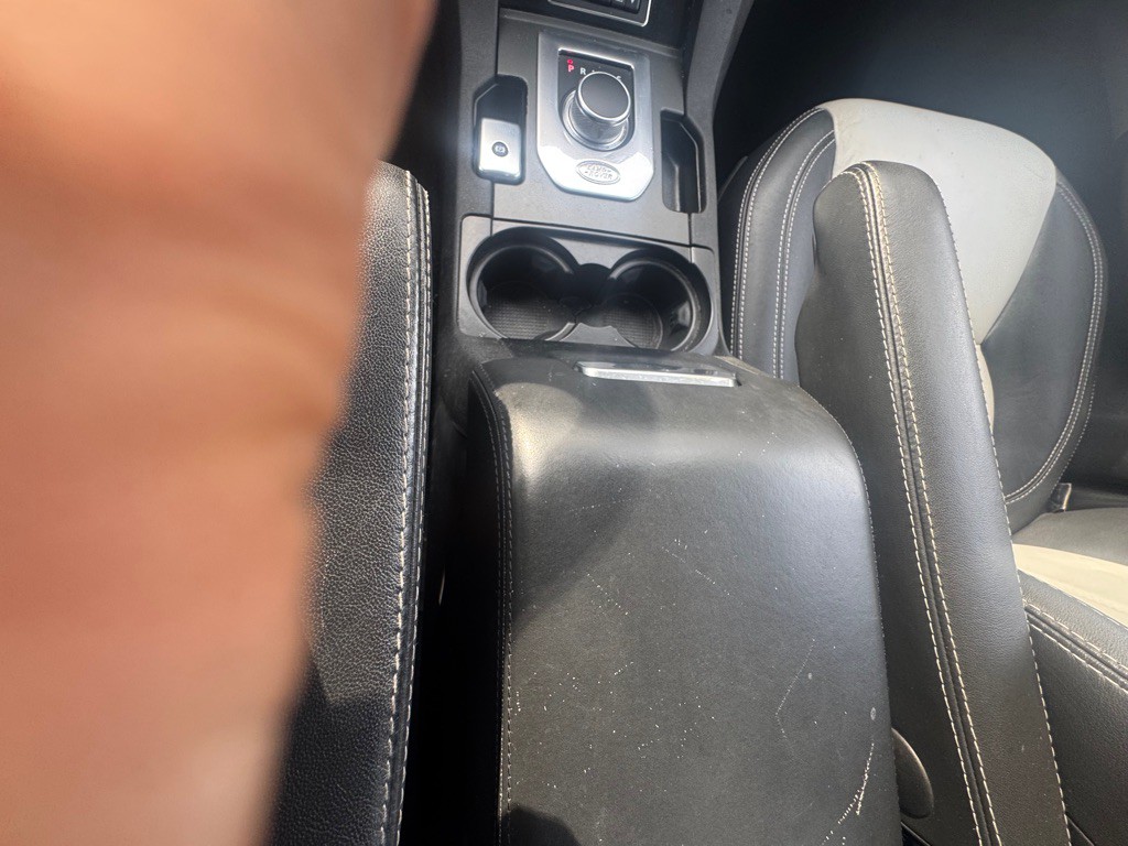 2015 Land Rover LR4 Image 30