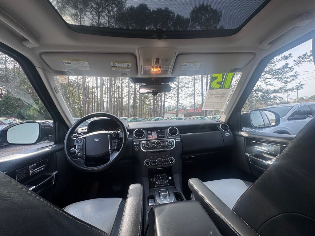 2015 Land Rover LR4 Image 32